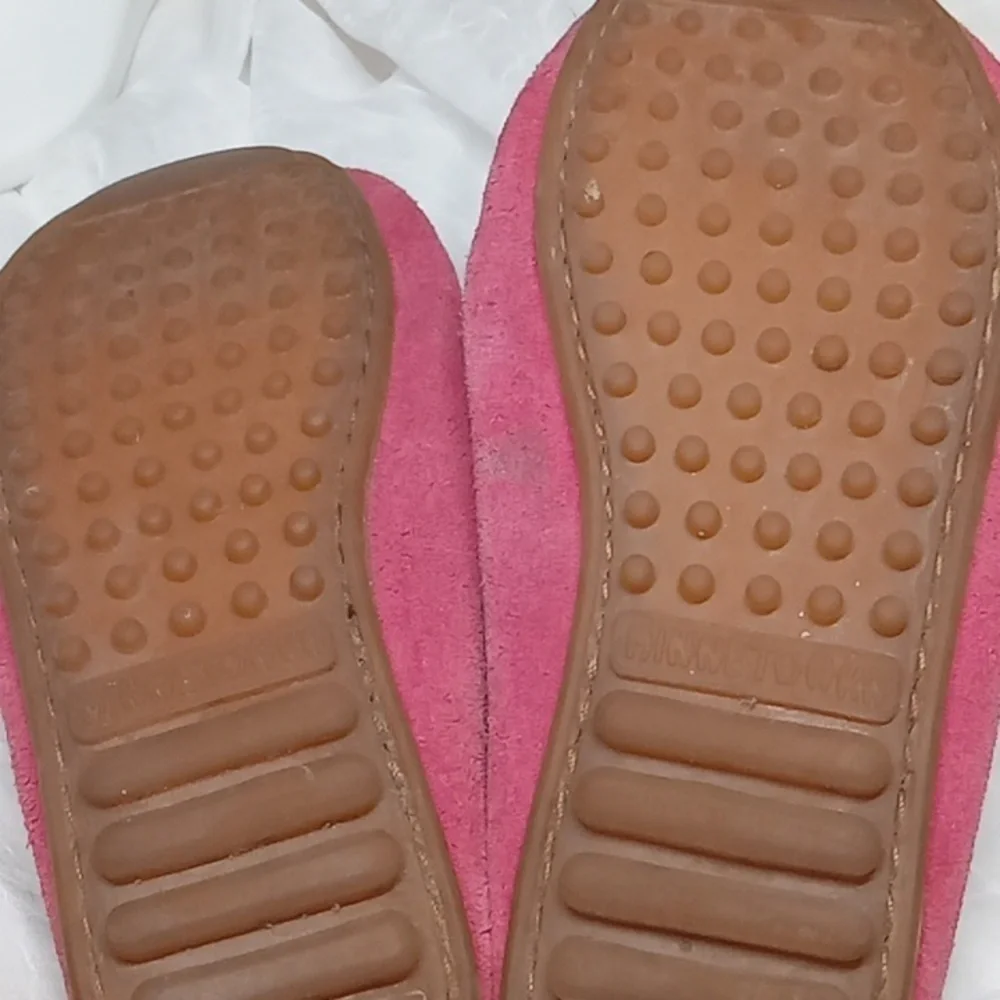 Hello kitty girls pink Minnetonka mocassins size 4